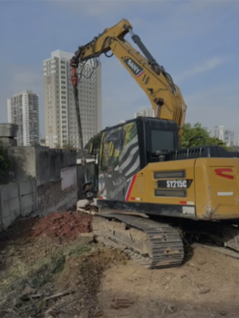 Escavadeira 14 toneladas com perfuratriz (furos de até 50cm de diâmetro e profundidade máxima de 10m)